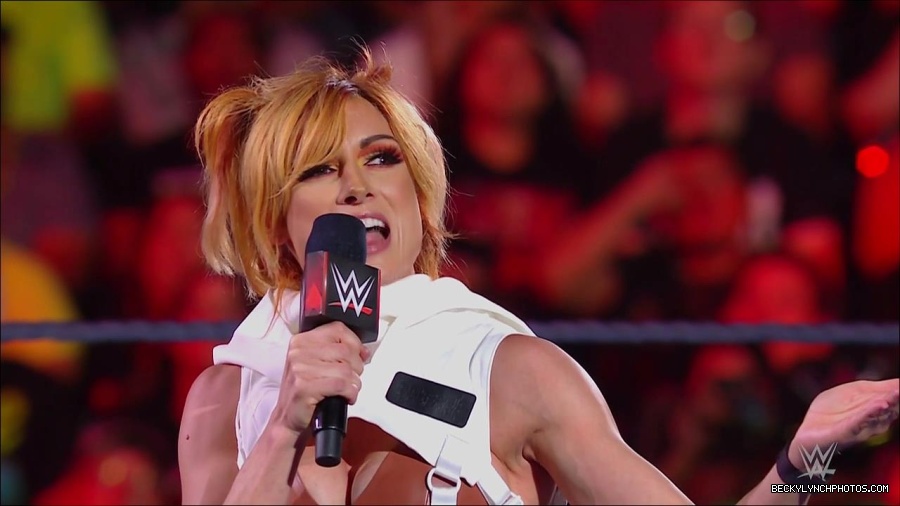WWE_Monday_Night_RAW_2022_07_18_720p_HDTV_x264-Star_mkv_000587050.jpg