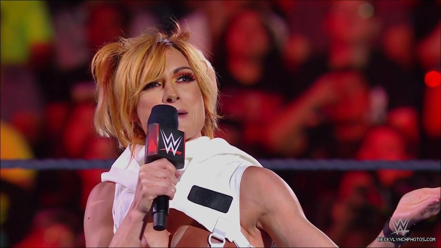 WWE_Monday_Night_RAW_2022_07_18_720p_HDTV_x264-Star_mkv_000587450.jpg