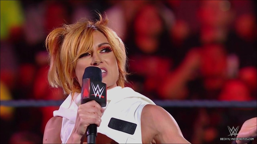 WWE_Monday_Night_RAW_2022_07_18_720p_HDTV_x264-Star_mkv_000589050.jpg