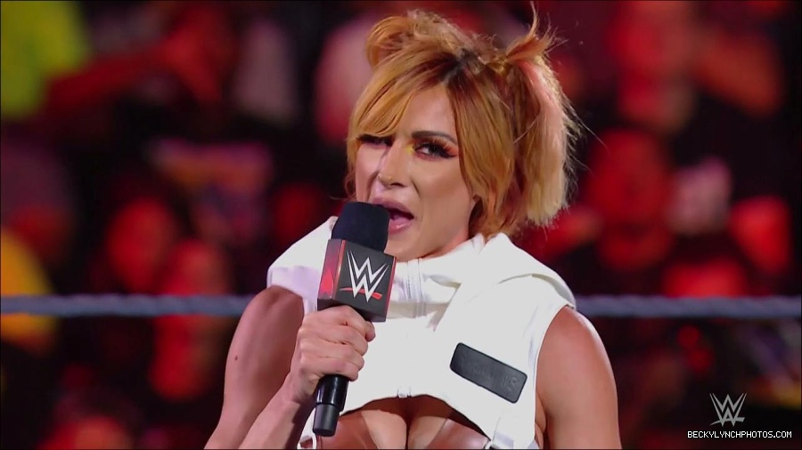 WWE_Monday_Night_RAW_2022_07_18_720p_HDTV_x264-Star_mkv_000598650.jpg