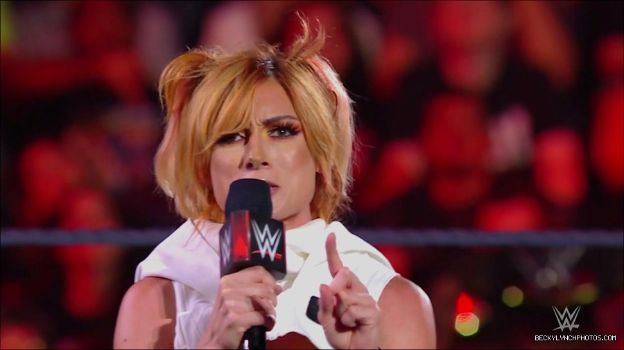 WWE_Monday_Night_RAW_2022_07_18_720p_HDTV_x264-Star_mkv_000605050.jpg