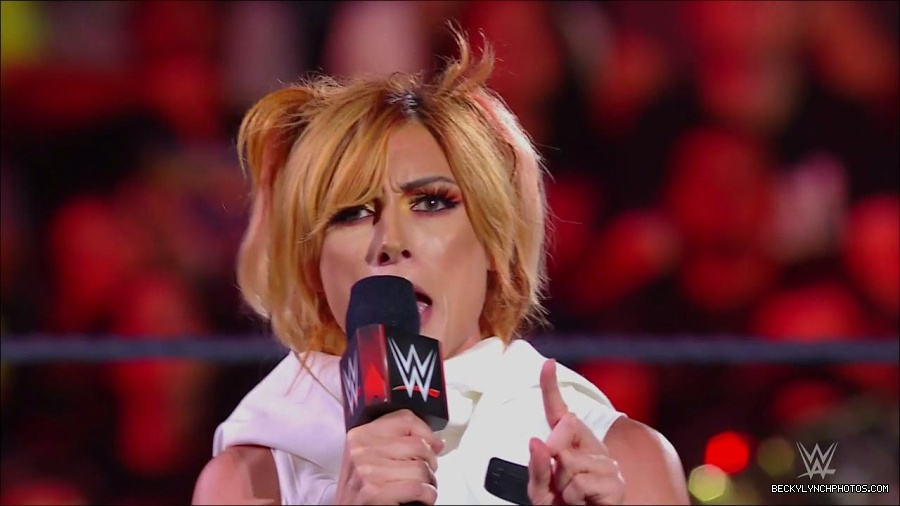WWE_Monday_Night_RAW_2022_07_18_720p_HDTV_x264-Star_mkv_000605850.jpg