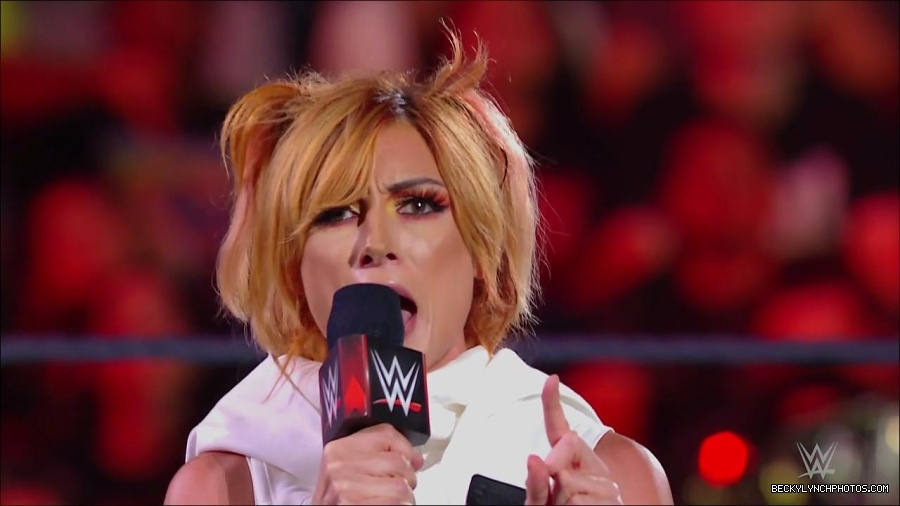 WWE_Monday_Night_RAW_2022_07_18_720p_HDTV_x264-Star_mkv_000606250.jpg