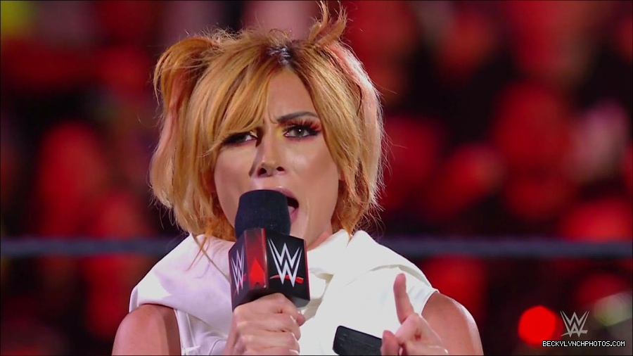 WWE_Monday_Night_RAW_2022_07_18_720p_HDTV_x264-Star_mkv_000606650.jpg