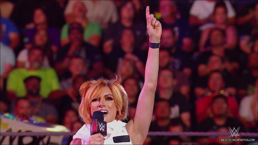 WWE_Monday_Night_RAW_2022_07_18_720p_HDTV_x264-Star_mkv_000609450.jpg