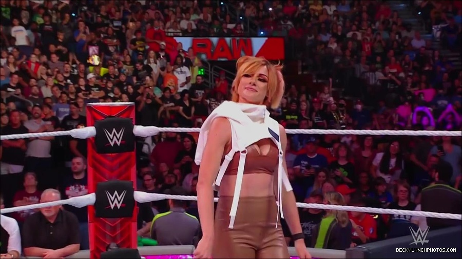 WWE_Monday_Night_RAW_2022_07_18_720p_HDTV_x264-Star_mkv_000625050.jpg