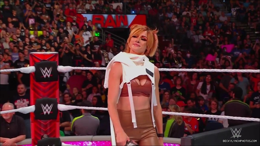 WWE_Monday_Night_RAW_2022_07_18_720p_HDTV_x264-Star_mkv_000625450.jpg