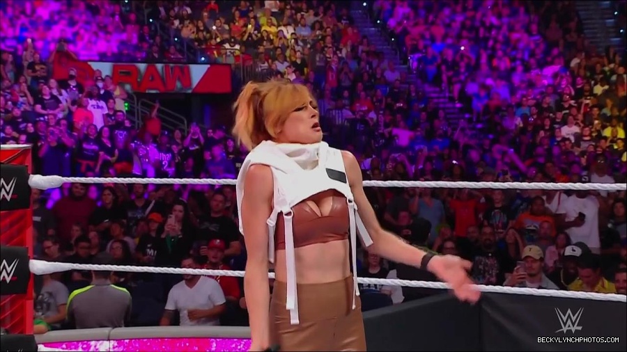 WWE_Monday_Night_RAW_2022_07_18_720p_HDTV_x264-Star_mkv_000632650.jpg