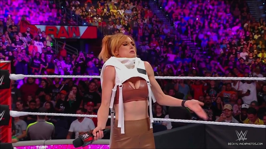 WWE_Monday_Night_RAW_2022_07_18_720p_HDTV_x264-Star_mkv_000633050.jpg