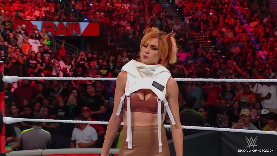 WWE_Monday_Night_RAW_2022_07_18_720p_HDTV_x264-Star_mkv_000634250.jpg
