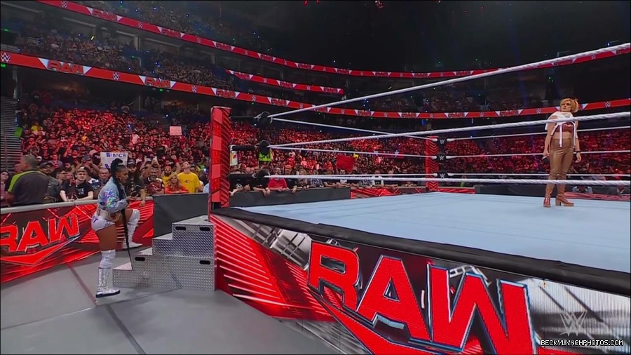 WWE_Monday_Night_RAW_2022_07_18_720p_HDTV_x264-Star_mkv_000642250.jpg