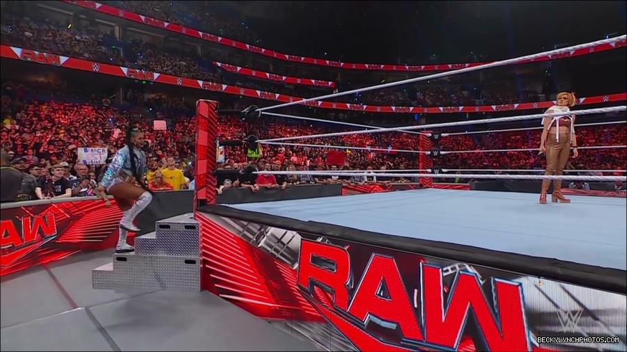 WWE_Monday_Night_RAW_2022_07_18_720p_HDTV_x264-Star_mkv_000643050.jpg