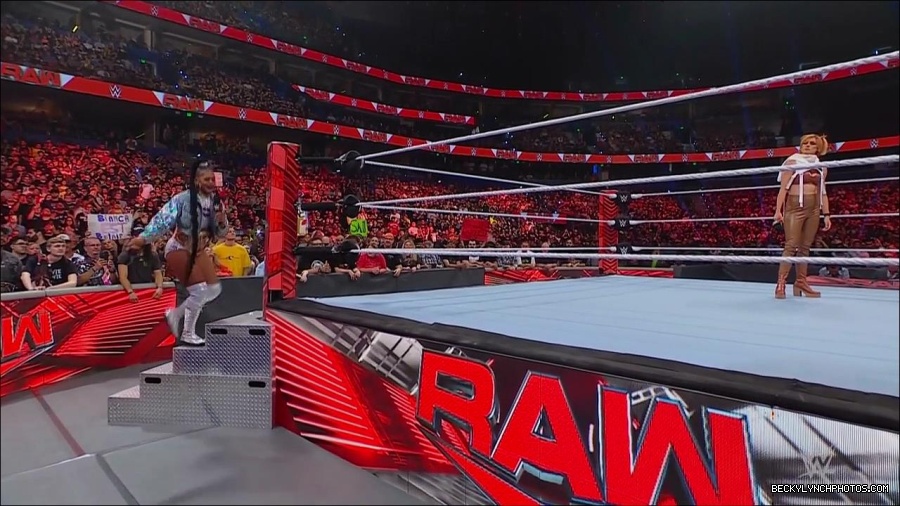 WWE_Monday_Night_RAW_2022_07_18_720p_HDTV_x264-Star_mkv_000643570.jpg