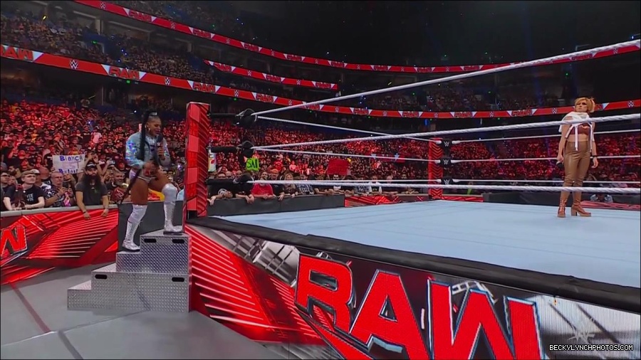WWE_Monday_Night_RAW_2022_07_18_720p_HDTV_x264-Star_mkv_000643970.jpg