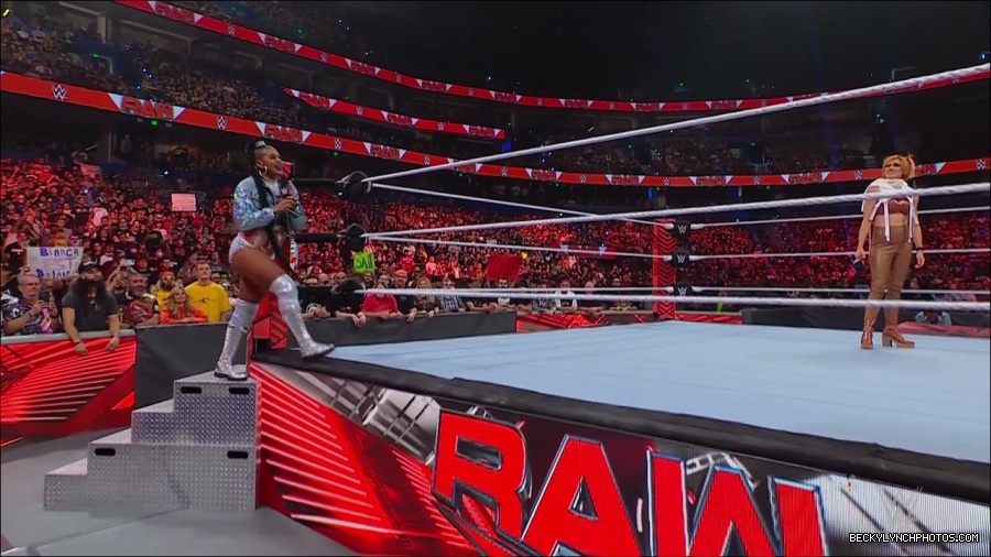 WWE_Monday_Night_RAW_2022_07_18_720p_HDTV_x264-Star_mkv_000644770.jpg