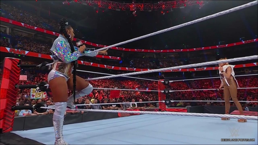 WWE_Monday_Night_RAW_2022_07_18_720p_HDTV_x264-Star_mkv_000647970.jpg
