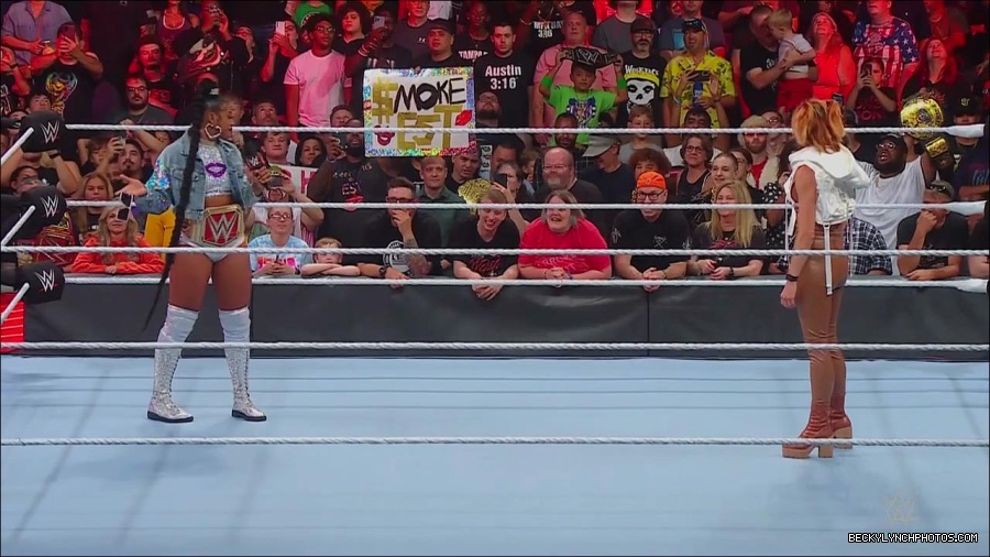WWE_Monday_Night_RAW_2022_07_18_720p_HDTV_x264-Star_mkv_000653170.jpg