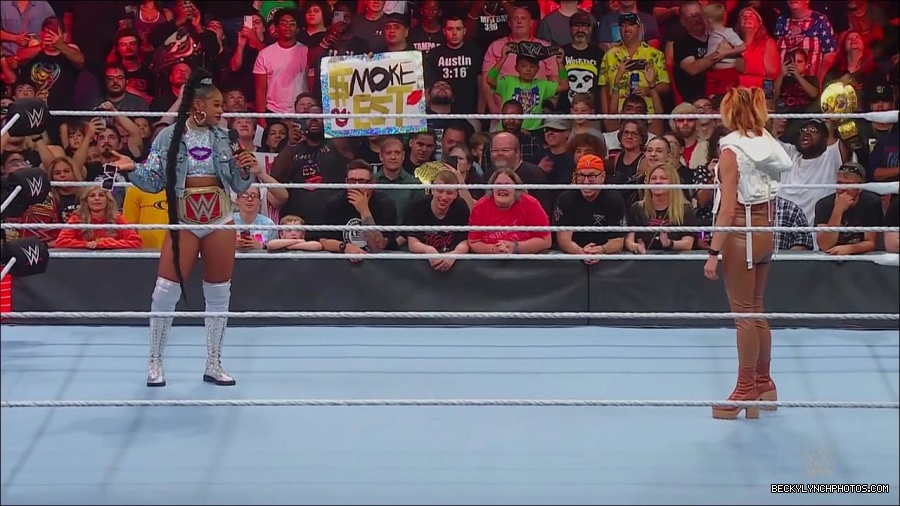 WWE_Monday_Night_RAW_2022_07_18_720p_HDTV_x264-Star_mkv_000653570.jpg