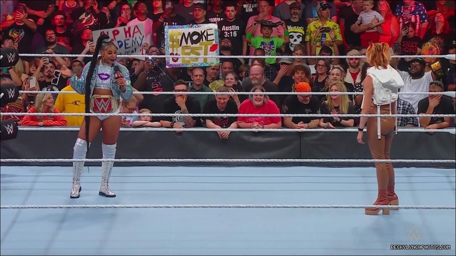 WWE_Monday_Night_RAW_2022_07_18_720p_HDTV_x264-Star_mkv_000654770.jpg