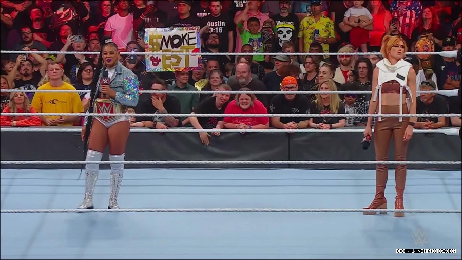 WWE_Monday_Night_RAW_2022_07_18_720p_HDTV_x264-Star_mkv_000659170.jpg