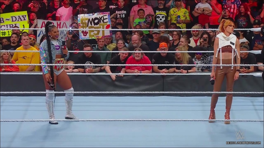 WWE_Monday_Night_RAW_2022_07_18_720p_HDTV_x264-Star_mkv_000660370.jpg