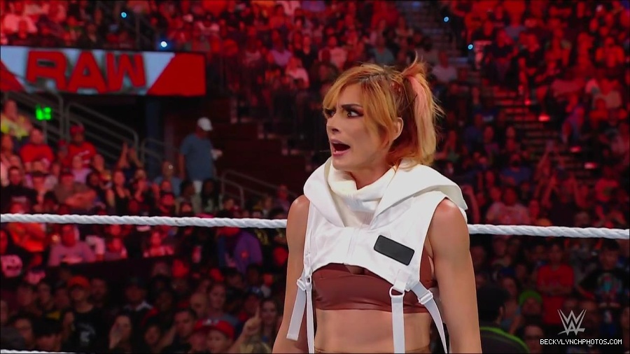 WWE_Monday_Night_RAW_2022_07_18_720p_HDTV_x264-Star_mkv_000680370.jpg