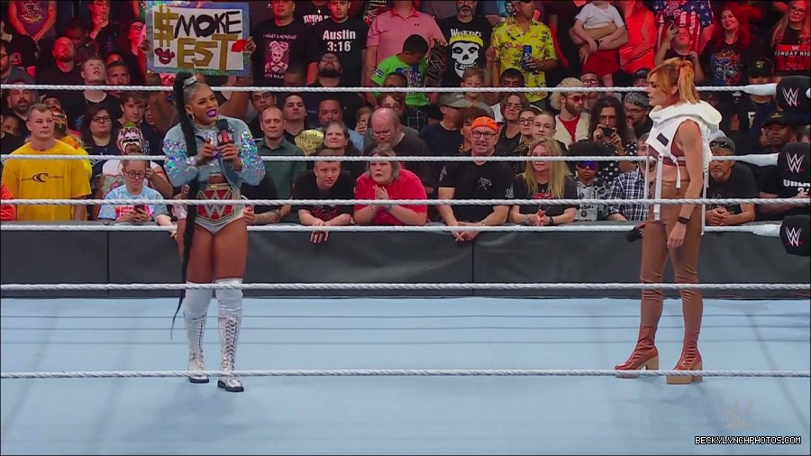 WWE_Monday_Night_RAW_2022_07_18_720p_HDTV_x264-Star_mkv_000682770.jpg