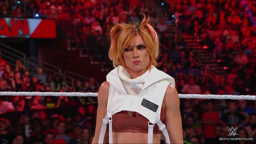 WWE_Monday_Night_RAW_2022_07_18_720p_HDTV_x264-Star_mkv_000687970.jpg