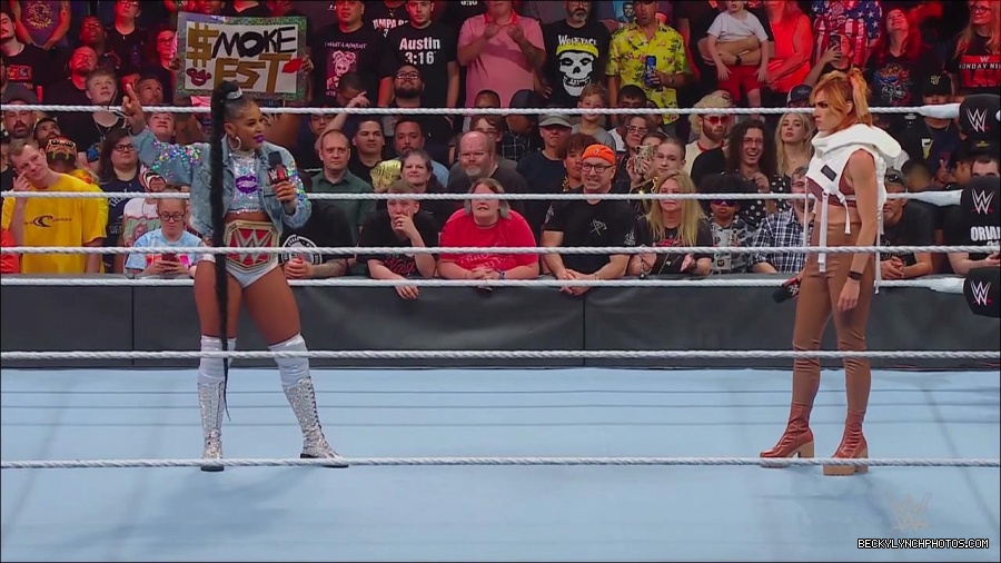 WWE_Monday_Night_RAW_2022_07_18_720p_HDTV_x264-Star_mkv_000689970.jpg