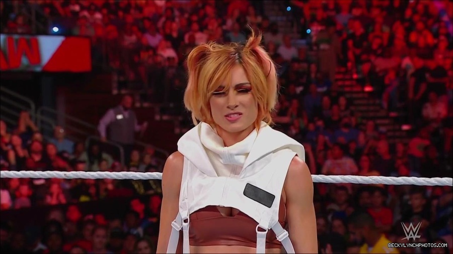 WWE_Monday_Night_RAW_2022_07_18_720p_HDTV_x264-Star_mkv_000695570.jpg