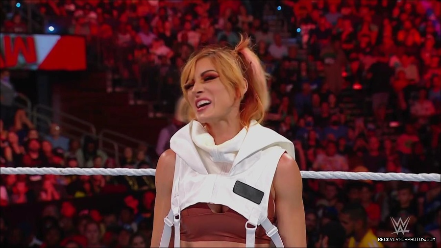 WWE_Monday_Night_RAW_2022_07_18_720p_HDTV_x264-Star_mkv_000697570.jpg