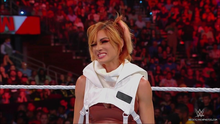 WWE_Monday_Night_RAW_2022_07_18_720p_HDTV_x264-Star_mkv_000698370.jpg