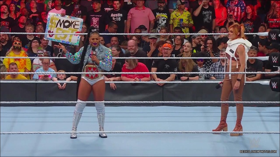 WWE_Monday_Night_RAW_2022_07_18_720p_HDTV_x264-Star_mkv_000701570.jpg
