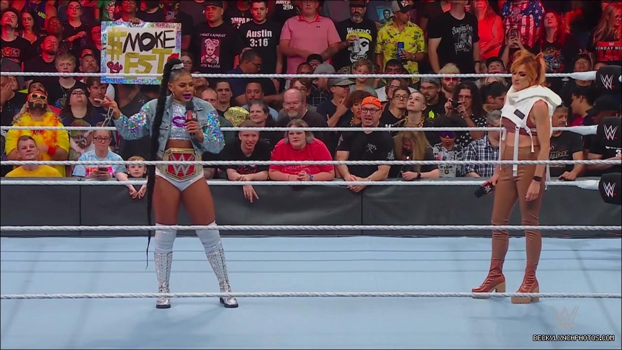 WWE_Monday_Night_RAW_2022_07_18_720p_HDTV_x264-Star_mkv_000702370.jpg