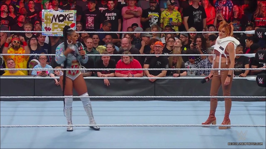 WWE_Monday_Night_RAW_2022_07_18_720p_HDTV_x264-Star_mkv_000702770.jpg