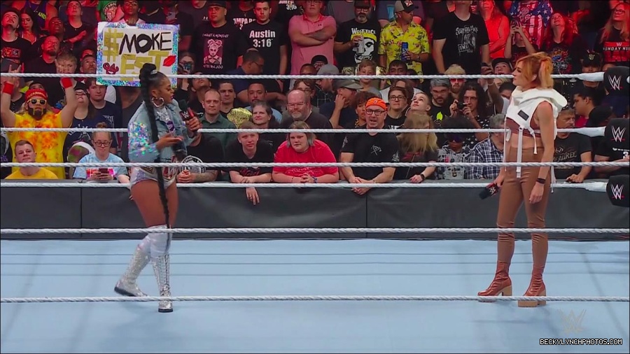 WWE_Monday_Night_RAW_2022_07_18_720p_HDTV_x264-Star_mkv_000703170.jpg