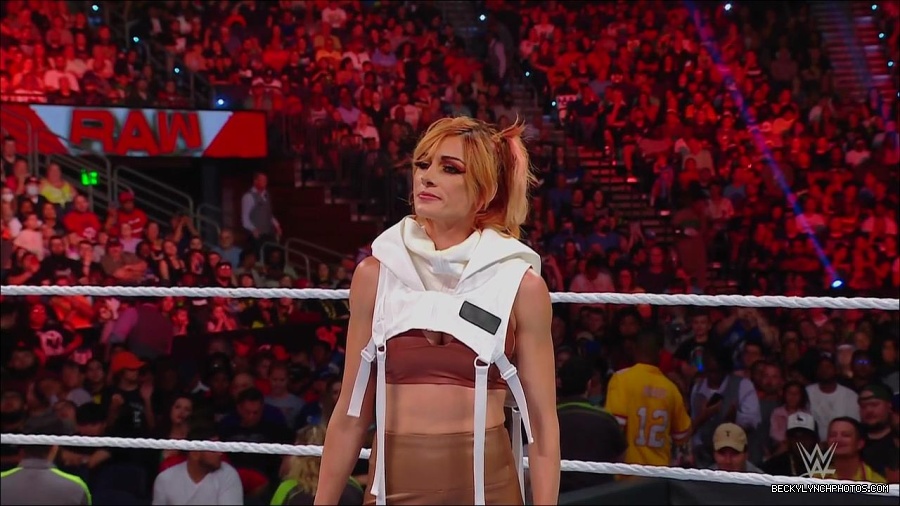 WWE_Monday_Night_RAW_2022_07_18_720p_HDTV_x264-Star_mkv_000707970.jpg