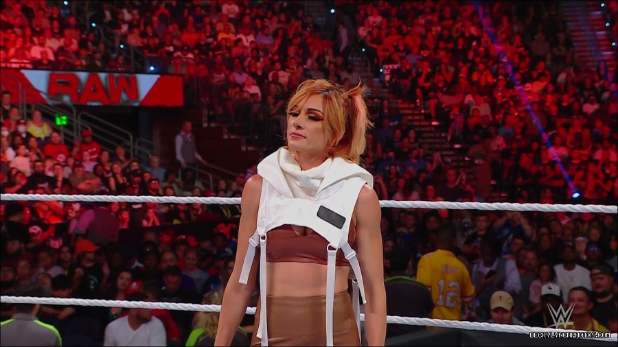 WWE_Monday_Night_RAW_2022_07_18_720p_HDTV_x264-Star_mkv_000708370.jpg