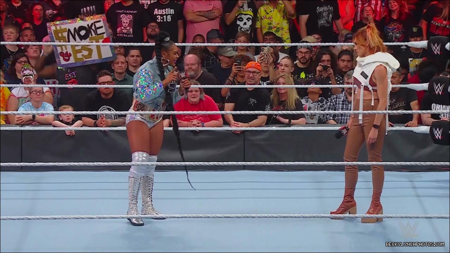 WWE_Monday_Night_RAW_2022_07_18_720p_HDTV_x264-Star_mkv_000720370.jpg