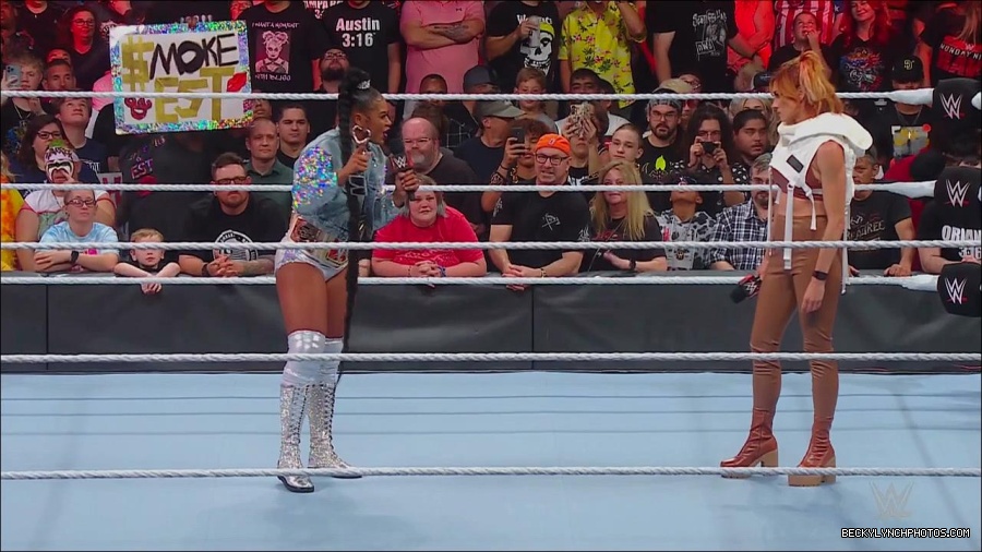 WWE_Monday_Night_RAW_2022_07_18_720p_HDTV_x264-Star_mkv_000720770.jpg