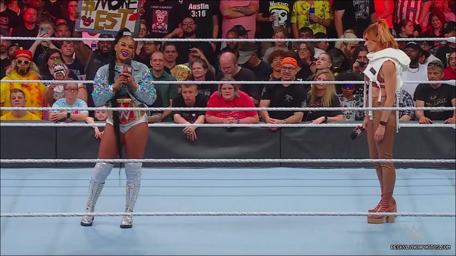 WWE_Monday_Night_RAW_2022_07_18_720p_HDTV_x264-Star_mkv_000725570.jpg