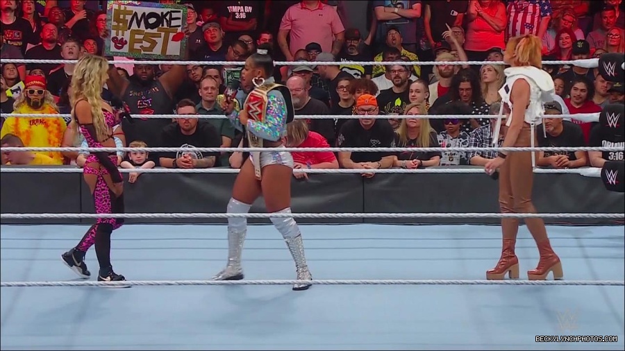 WWE_Monday_Night_RAW_2022_07_18_720p_HDTV_x264-Star_mkv_000840770.jpg