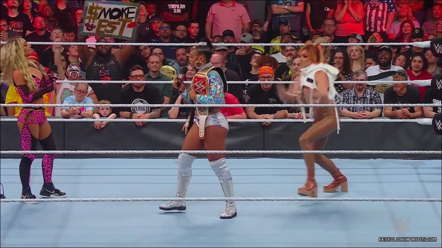 WWE_Monday_Night_RAW_2022_07_18_720p_HDTV_x264-Star_mkv_000843570.jpg