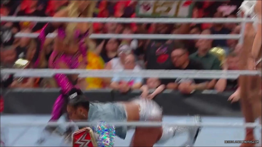 WWE_Monday_Night_RAW_2022_07_18_720p_HDTV_x264-Star_mkv_000844770.jpg