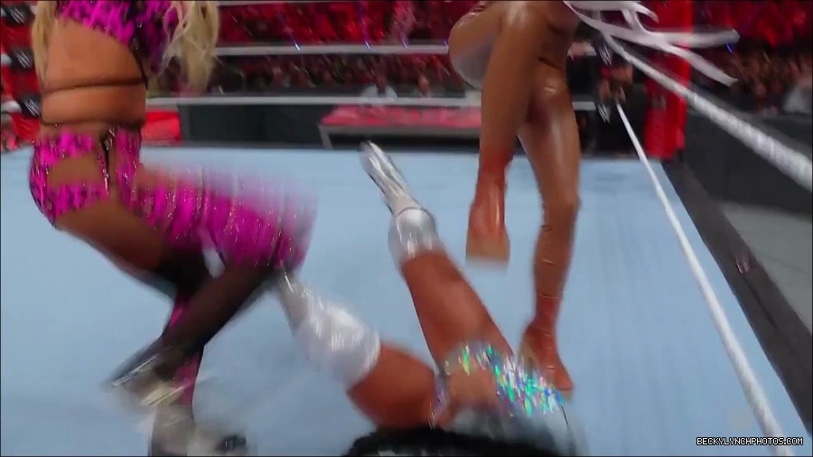 WWE_Monday_Night_RAW_2022_07_18_720p_HDTV_x264-Star_mkv_000847170.jpg