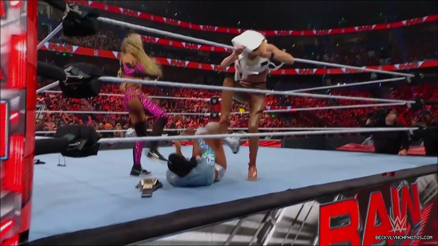 WWE_Monday_Night_RAW_2022_07_18_720p_HDTV_x264-Star_mkv_000849570.jpg