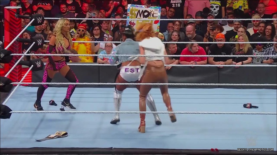 WWE_Monday_Night_RAW_2022_07_18_720p_HDTV_x264-Star_mkv_000856370.jpg