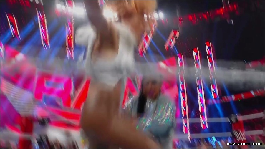 WWE_Monday_Night_RAW_2022_07_18_720p_HDTV_x264-Star_mkv_000858770.jpg