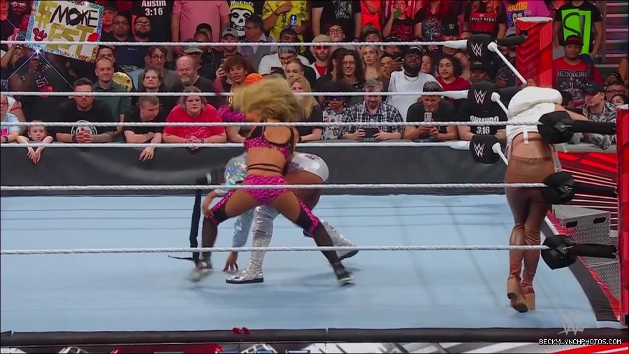 WWE_Monday_Night_RAW_2022_07_18_720p_HDTV_x264-Star_mkv_000864770.jpg