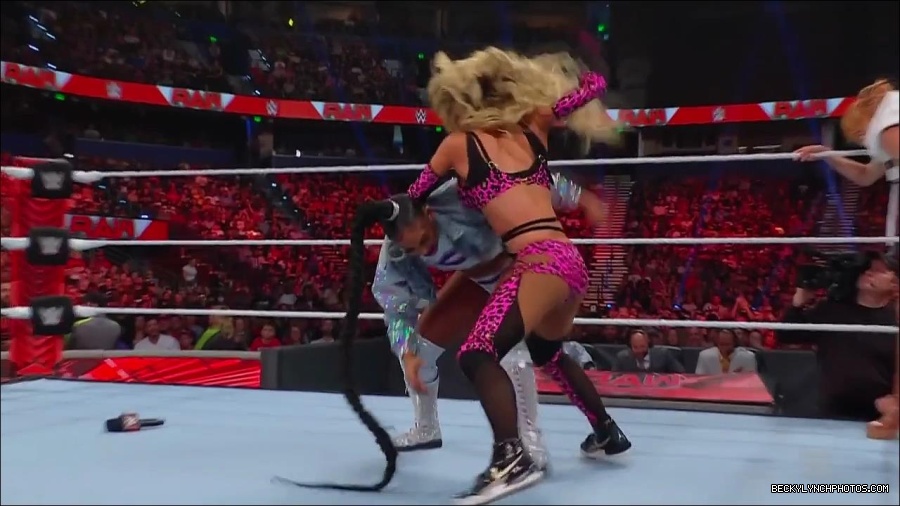 WWE_Monday_Night_RAW_2022_07_18_720p_HDTV_x264-Star_mkv_000865170.jpg